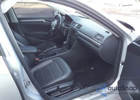 2017 Volkswagen Passat 1.8T R-Line из США, поврежденный, VIN 1VWDT7A33HC078077